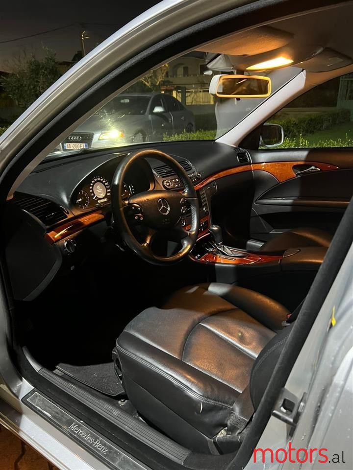 2007' Mercedes-Benz E 220 photo #3