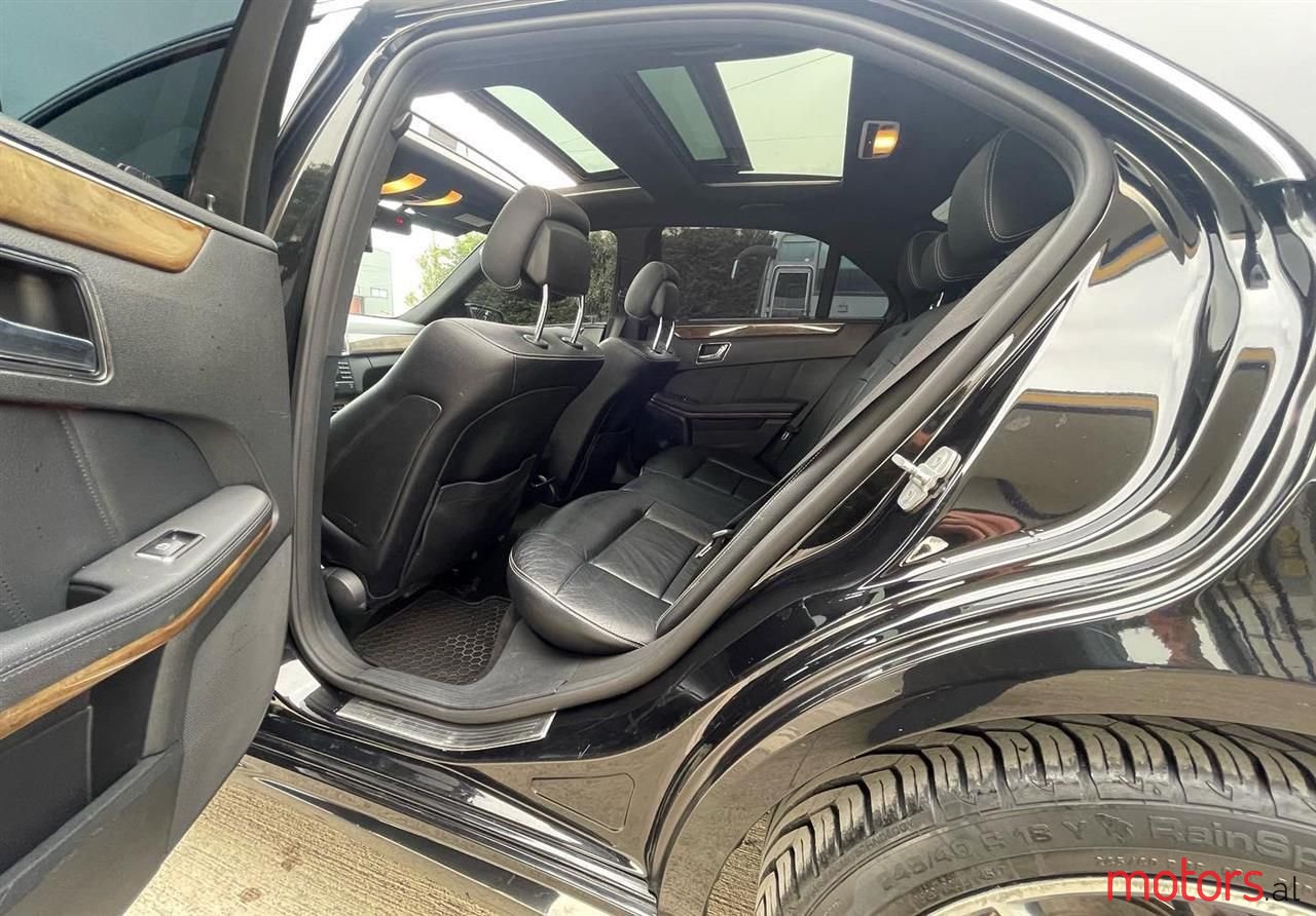 2011' Mercedes-Benz E 350 photo #3