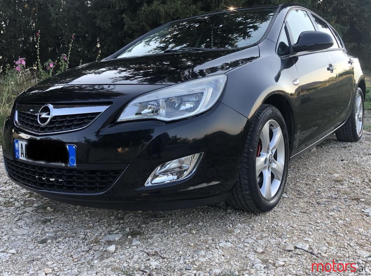 2010' Opel Astra photo #1