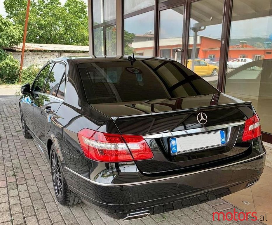 2013' Mercedes-Benz E 220 photo #1