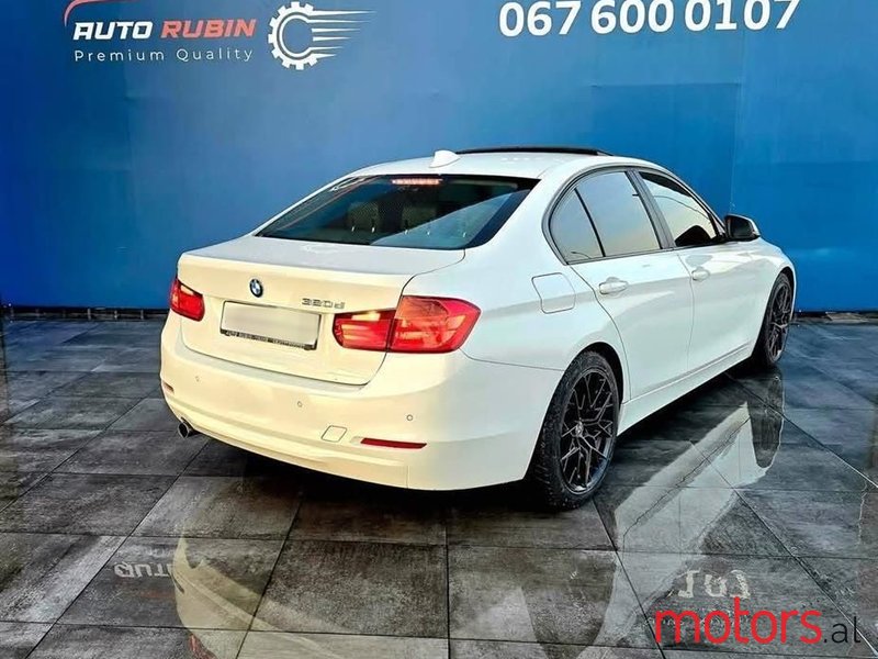 2012' BMW 320 photo #1