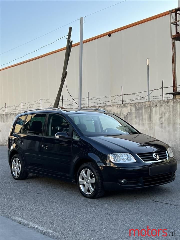 2005' Volkswagen Touran photo #2