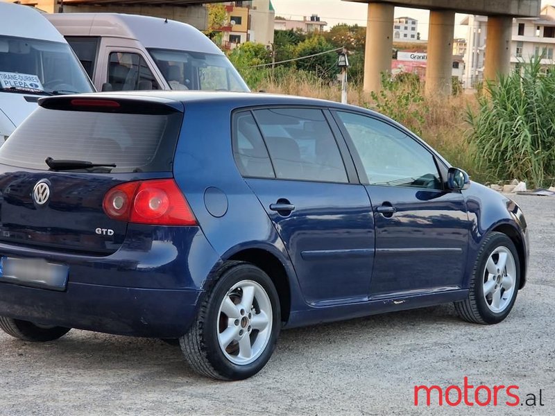 2004' Volkswagen Golf photo #4