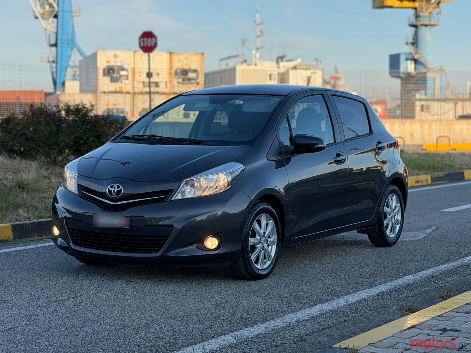 2012' Toyota Yaris photo #1