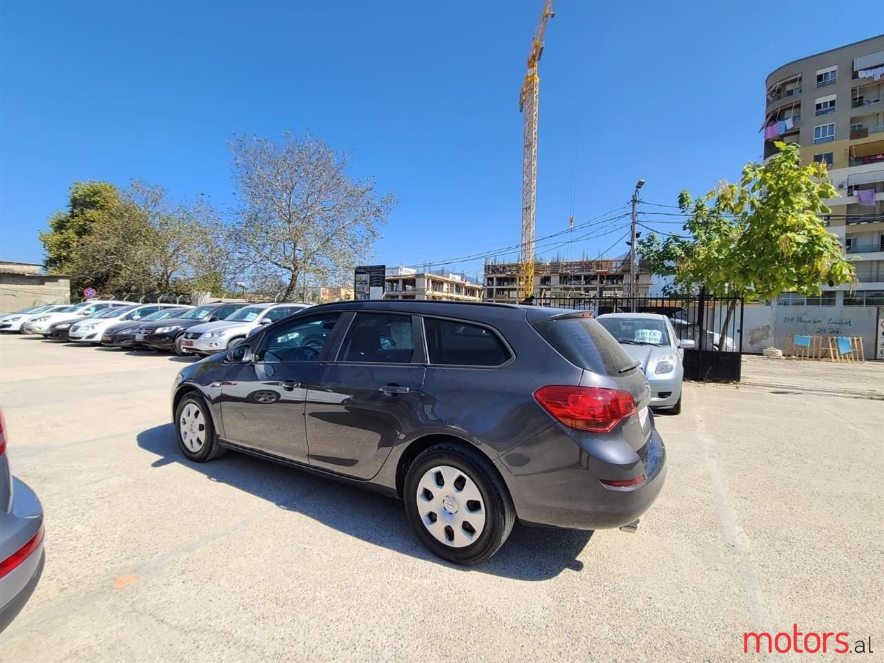 2011' Opel Astra photo #2