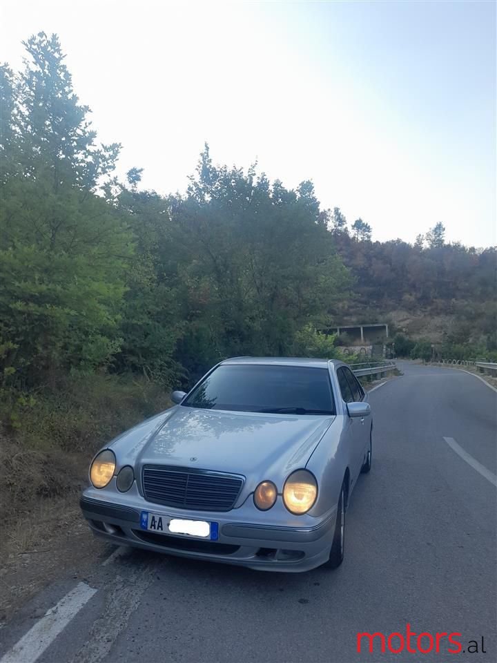 2001' Mercedes-Benz 270 photo #5