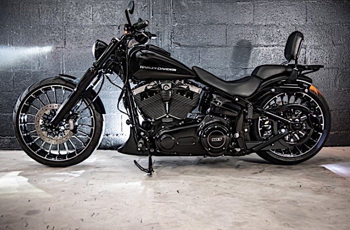 Matte Black Harley-Davidson Breakout Is Pure Darkness on Two Wheels -  autoevolution