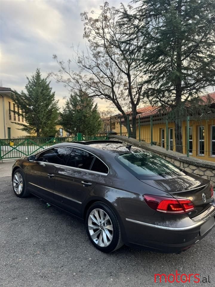 2013' Volkswagen Passat photo #5