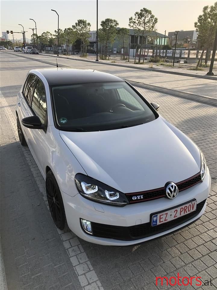 2009' Volkswagen Golf photo #2