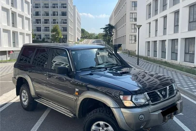 2000' Nissan Patrol