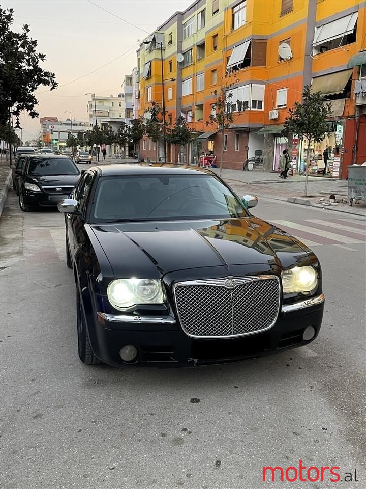 2004' Chrysler 300C photo #1