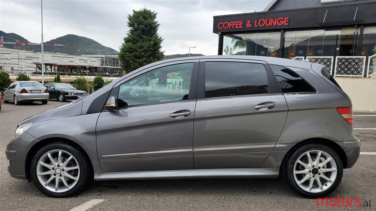 2011' Mercedes-Benz B 200 photo #1