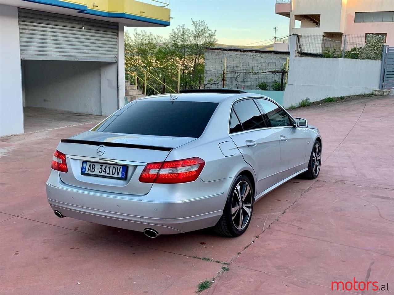 2010' Mercedes-Benz E 220 photo #2