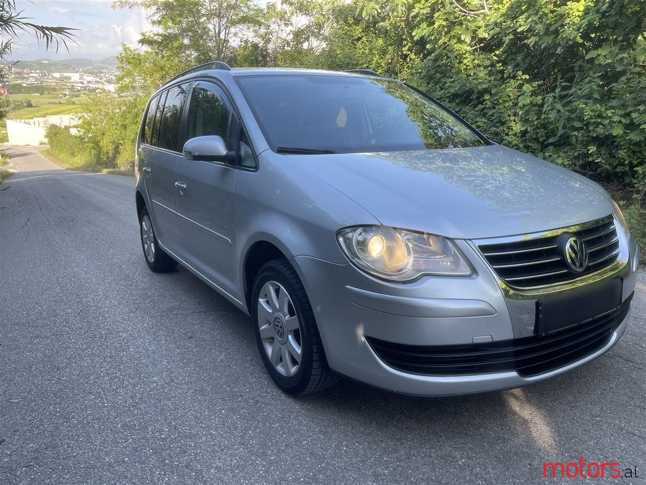 2008' Volkswagen Touran photo #5