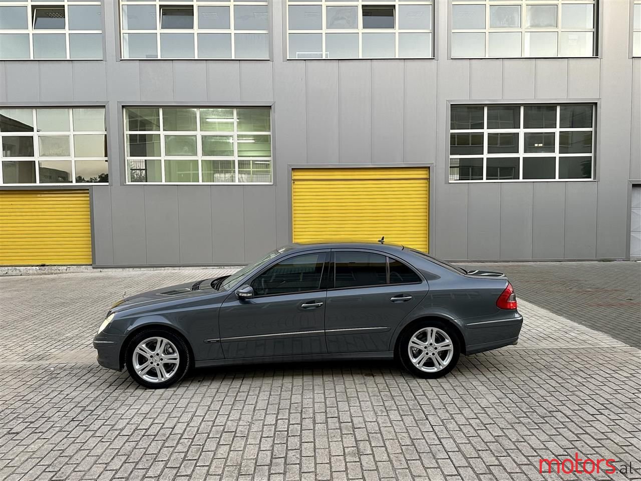 2008' Mercedes-Benz E 320 photo #3