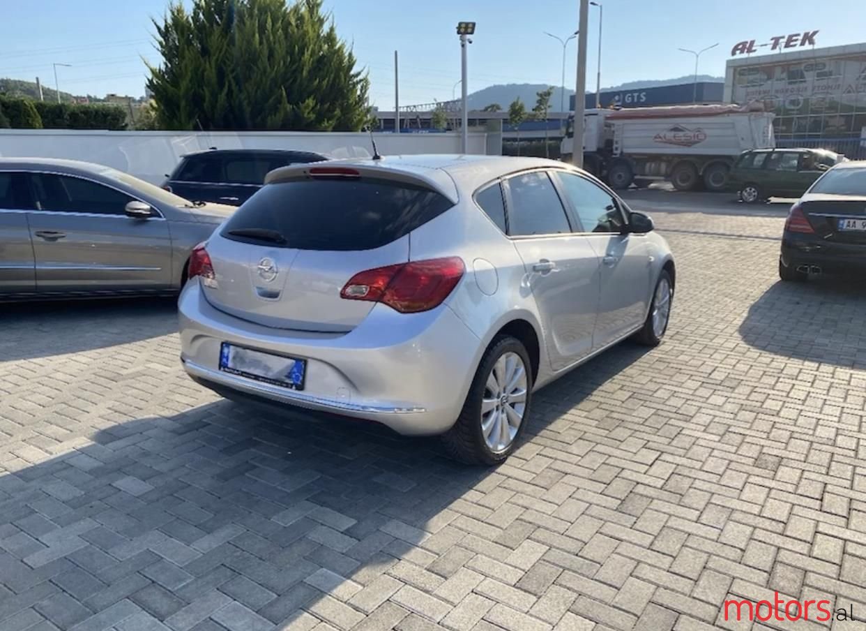 2014' Opel Astra photo #3