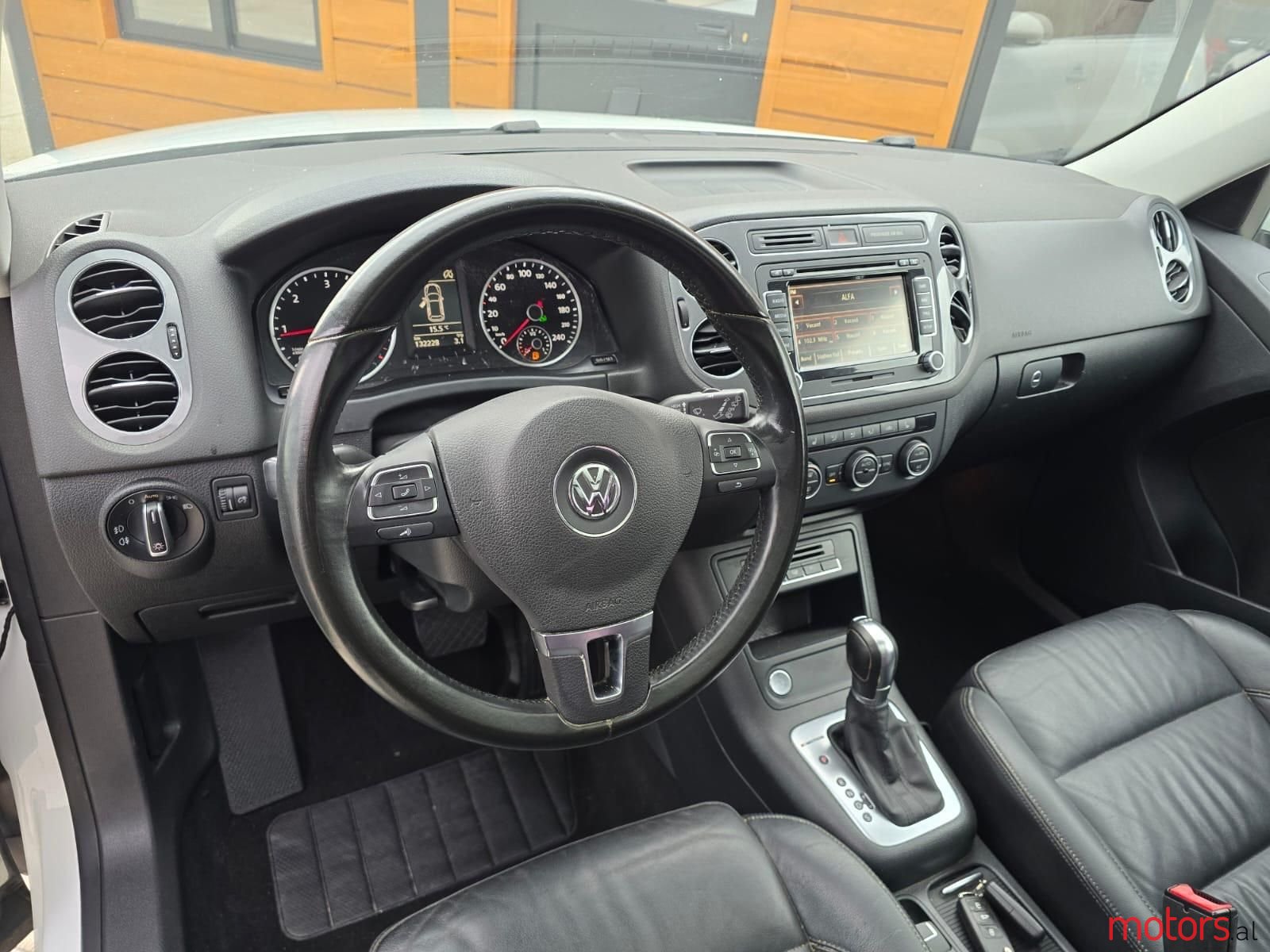 2015' Volkswagen Tiguan photo #6