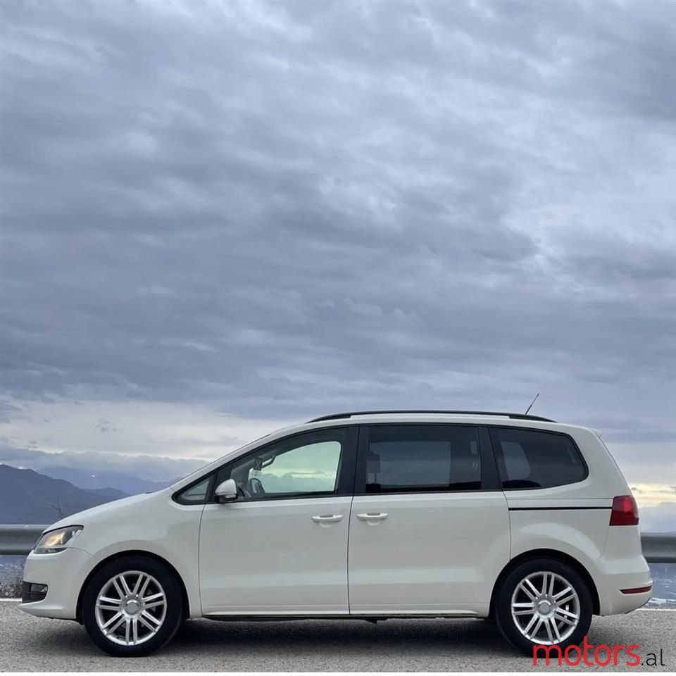 2015' Volkswagen Sharan photo #2