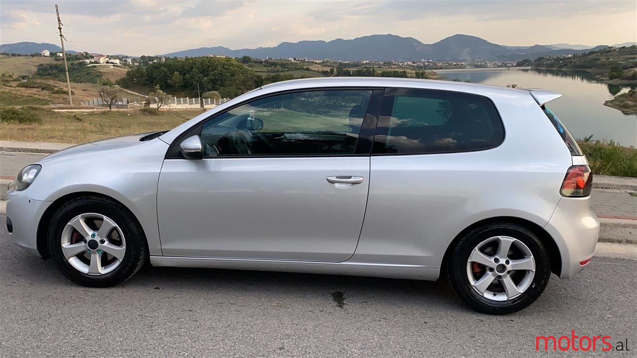 2009' Volkswagen Golf photo #6