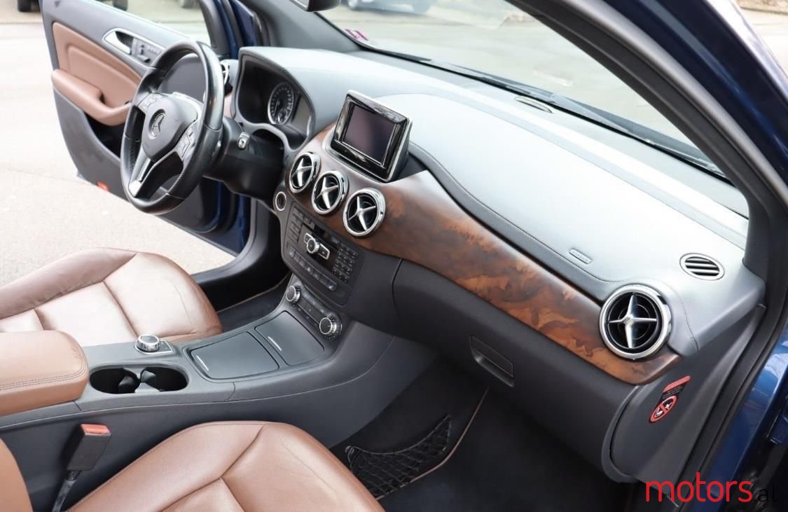 2012' Mercedes-Benz B 180 photo #4