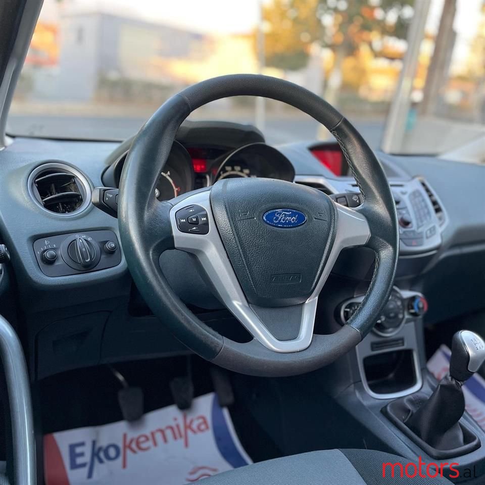 2010' Ford Fiesta photo #6