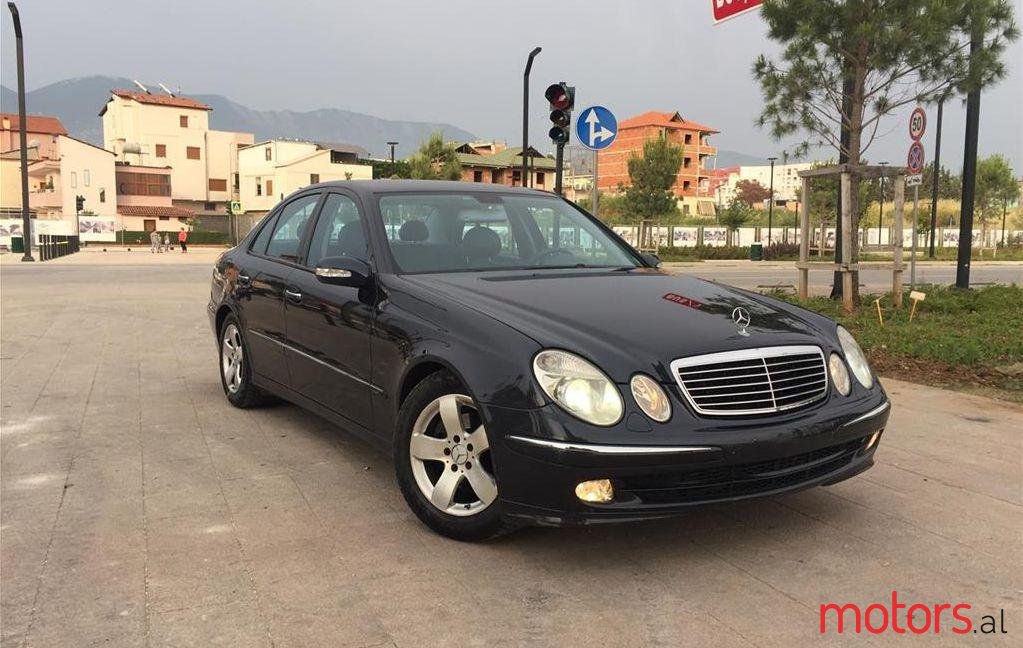 2005' Mercedes-Benz E 220 photo #2