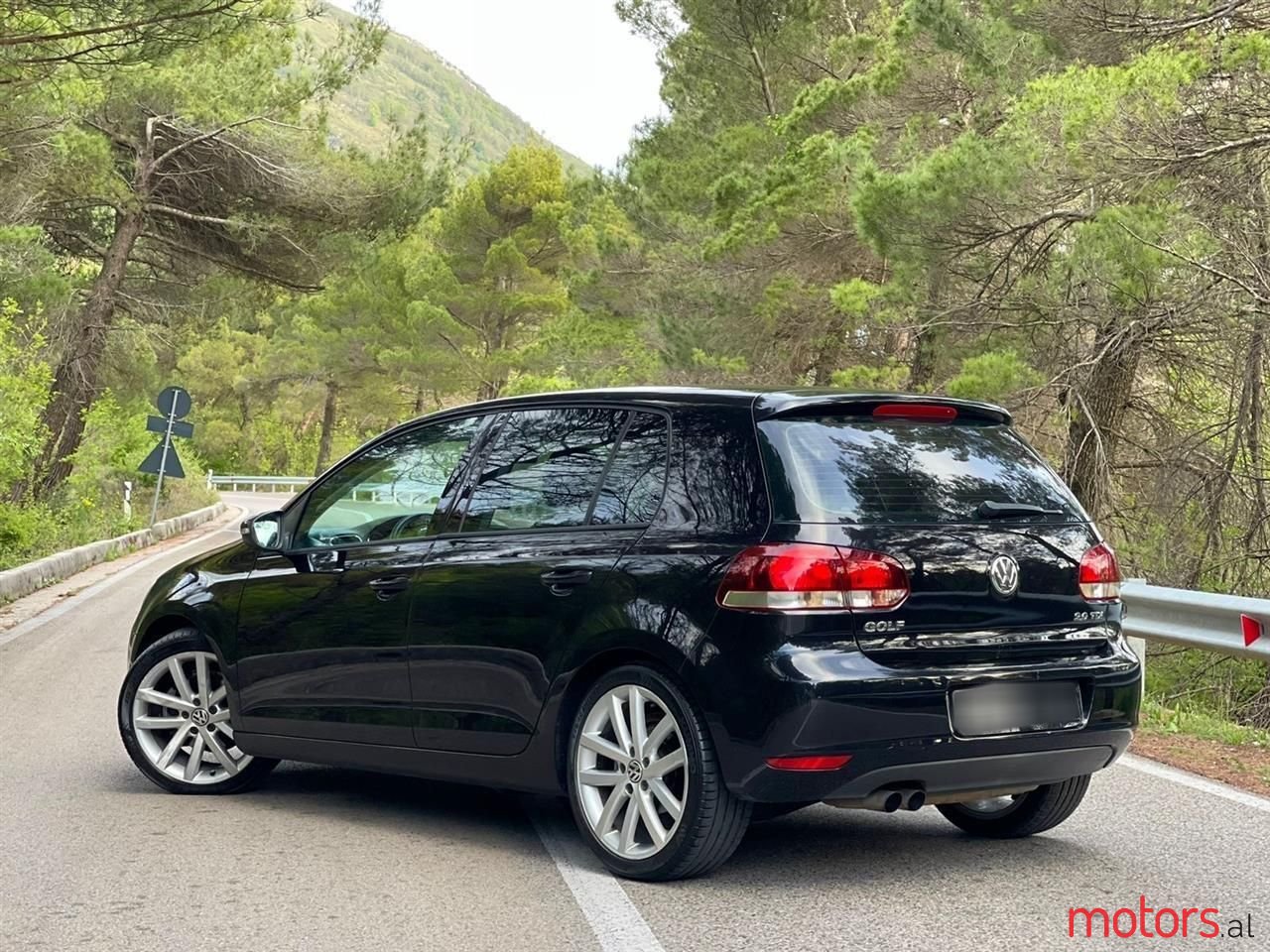 2010' Volkswagen Golf photo #3