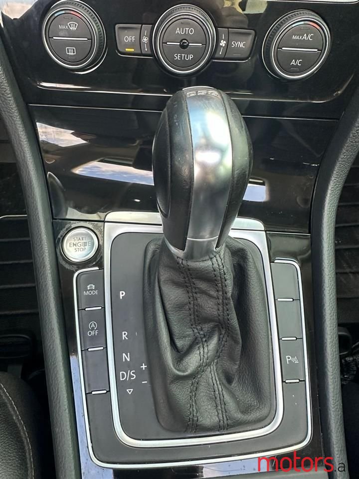 2014' Volkswagen Golf photo #6