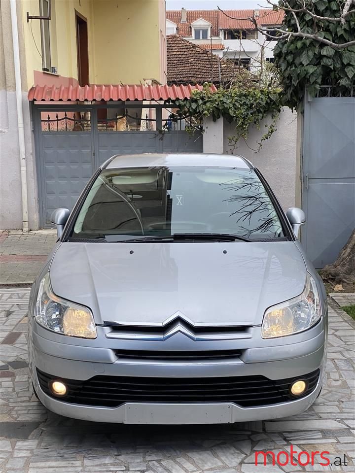 2008' Citroen C4 photo #3