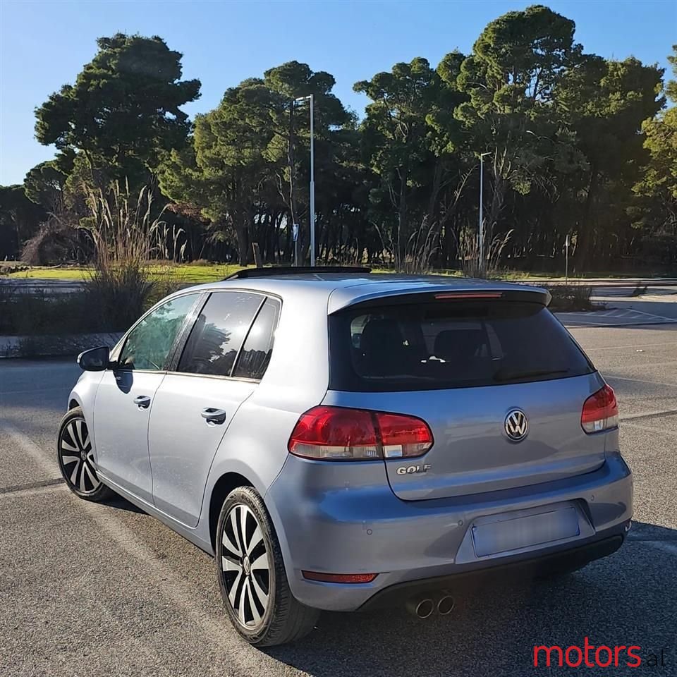 2009' Volkswagen Golf photo #4