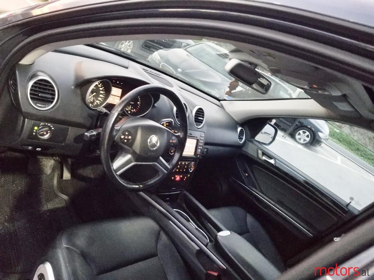 2010' Mercedes-Benz 350 photo #2