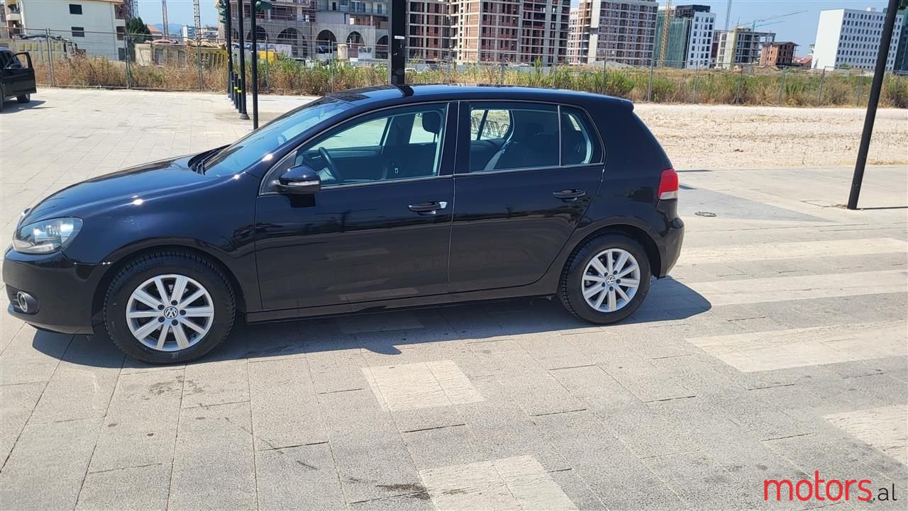 2010' Volkswagen Golf photo #1