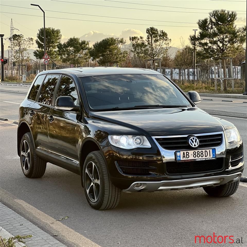 2010' Volkswagen Touareg photo #6