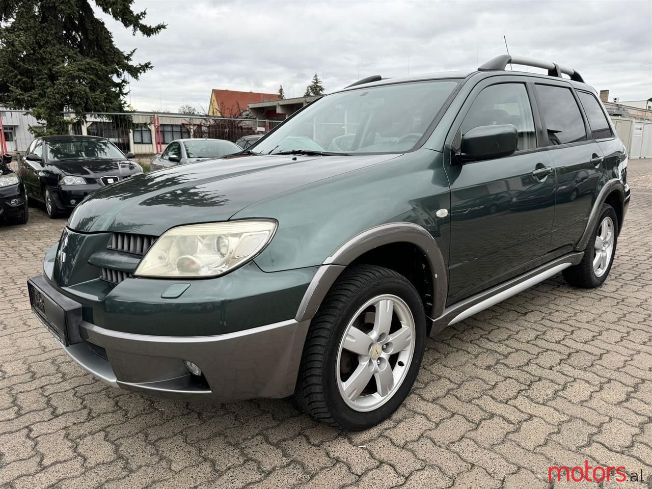 2005' Mitsubishi Outlander photo #2