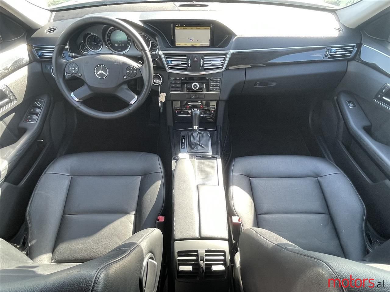 2011' Mercedes-Benz E 220 photo #3