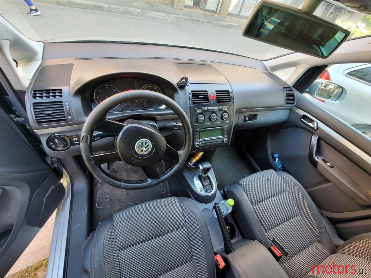 2005' Volkswagen Touran photo #6