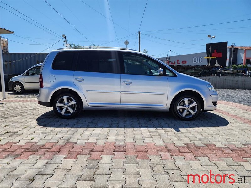 2008' Volkswagen Touran photo #4