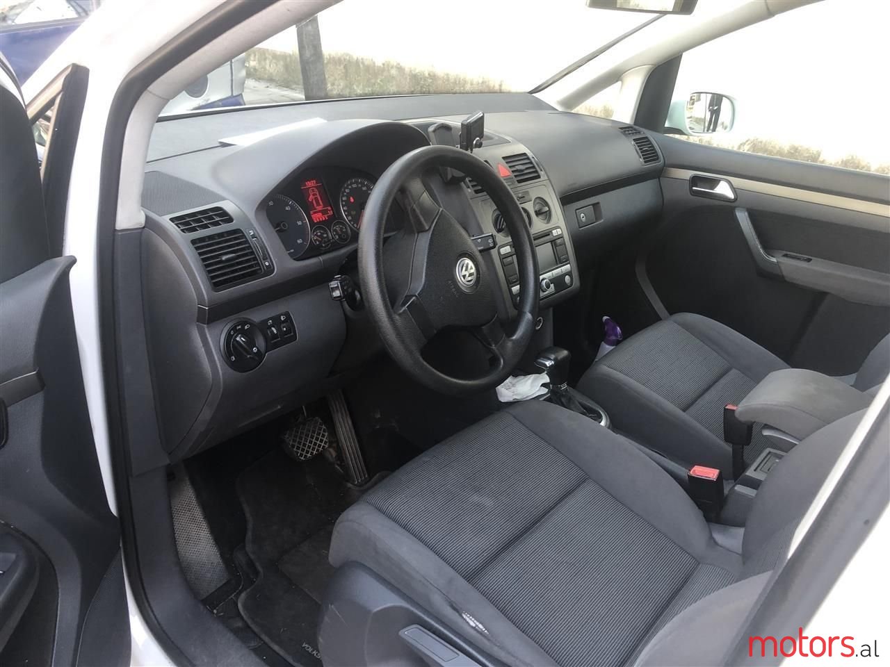 2007' Volkswagen Touran photo #6