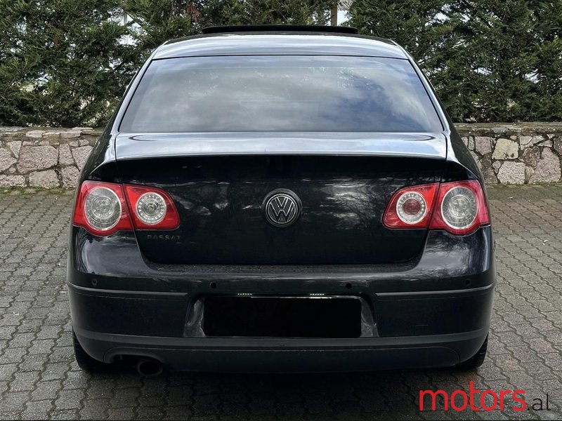 2005' Volkswagen Passat photo #6