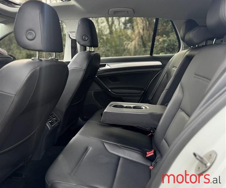 2016' Volkswagen Golf photo #5