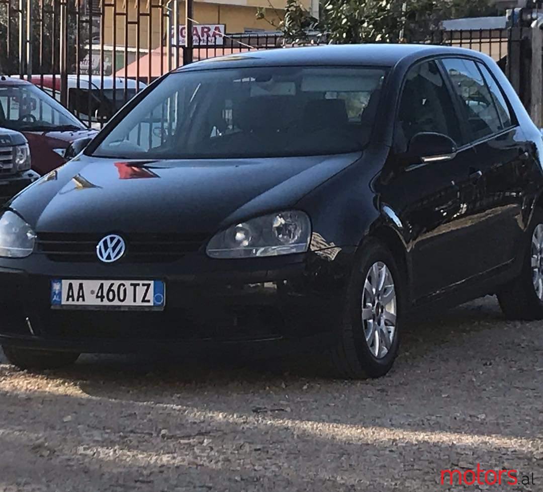 2004' Volkswagen Golf photo #2