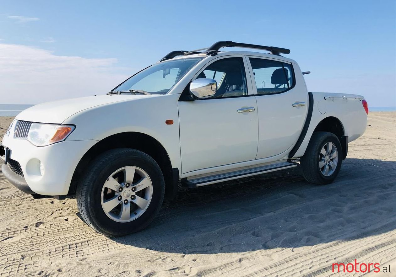 2010' Mitsubishi L200 photo #1