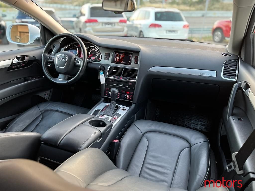 2010' Audi Q7 photo #6