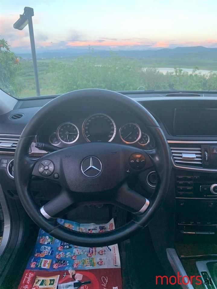 2011' Mercedes-Benz E 220 photo #4