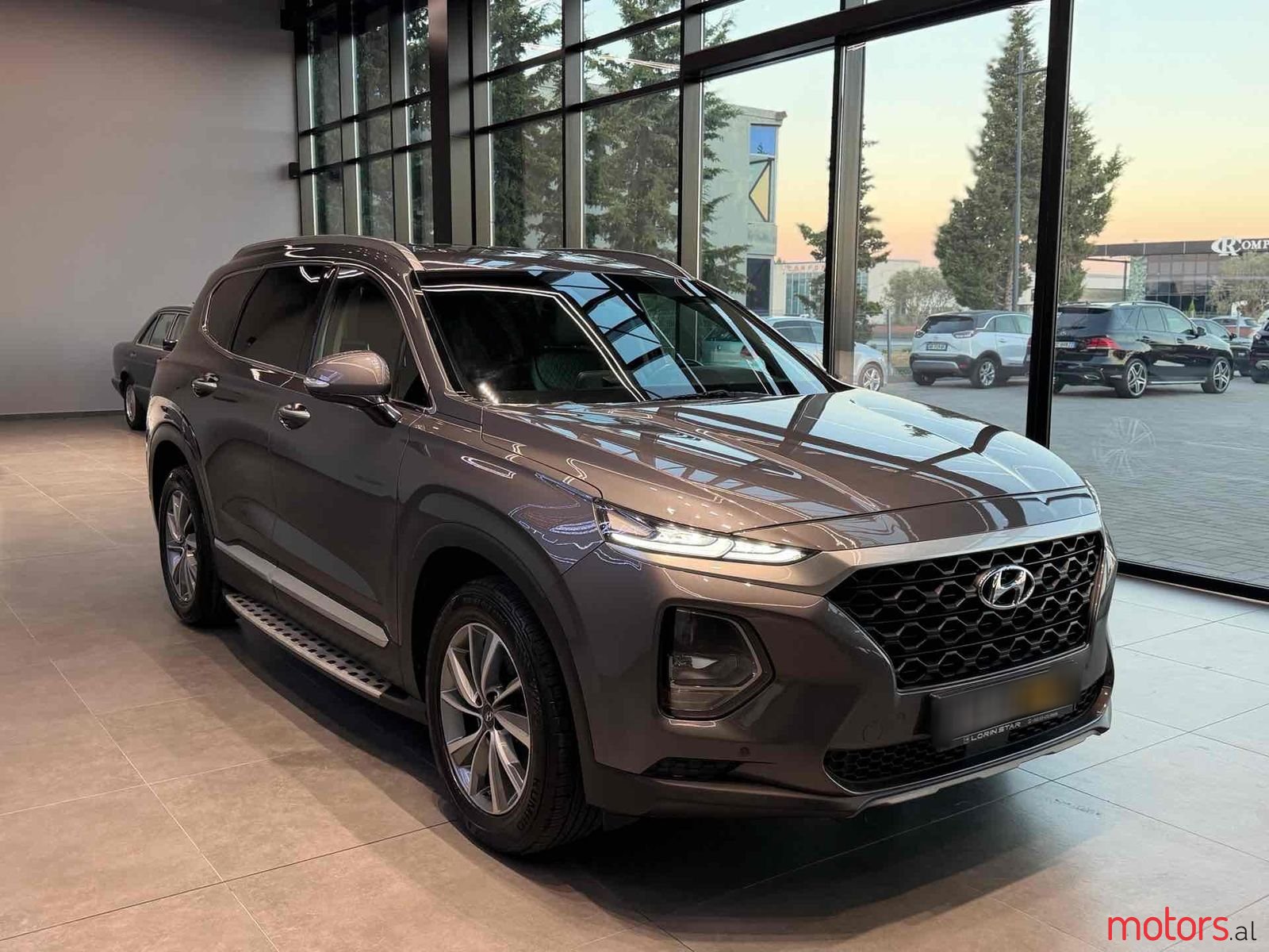 2018' Hyundai Santa Fe photo #2