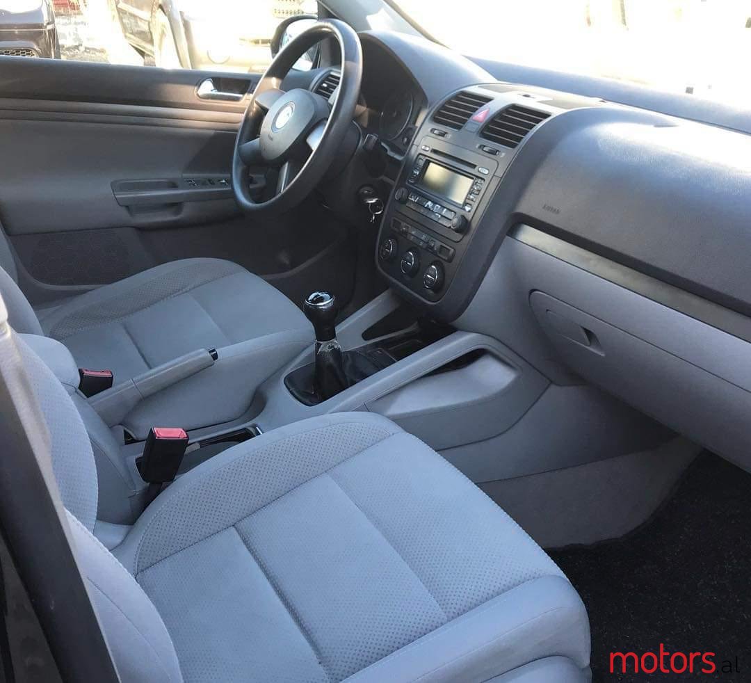 2004' Volkswagen Golf photo #5