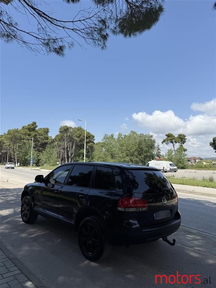 2005' Volkswagen Touareg photo #4