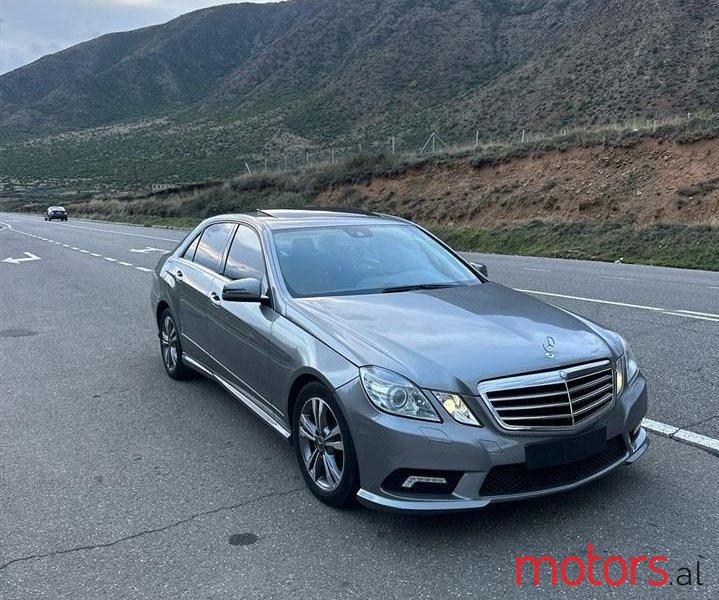 2013' Mercedes-Benz E 220 photo #1