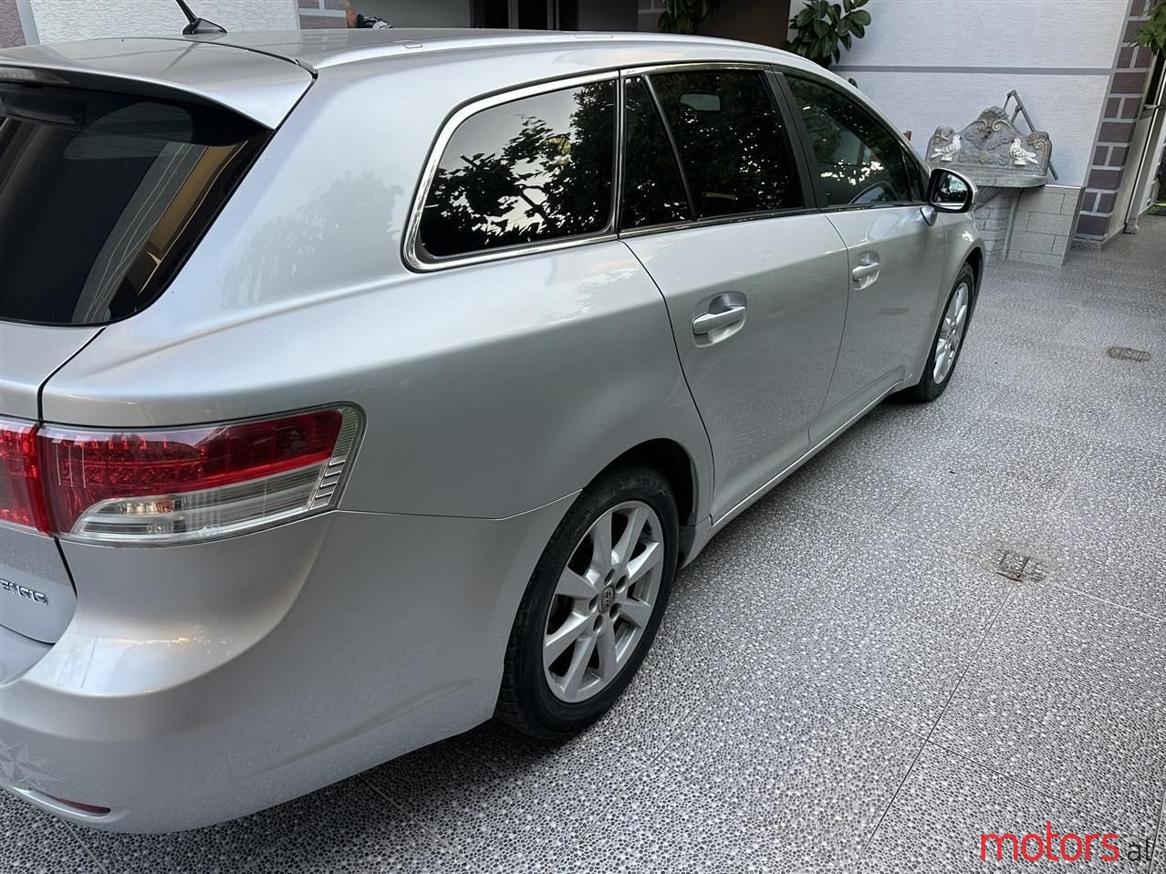 2009' Toyota Avensis photo #4