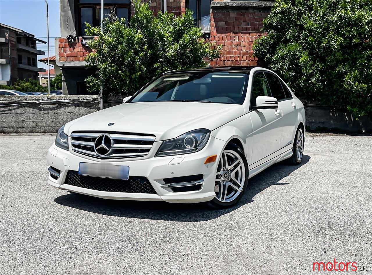 2012' Mercedes-Benz C 300 photo #1